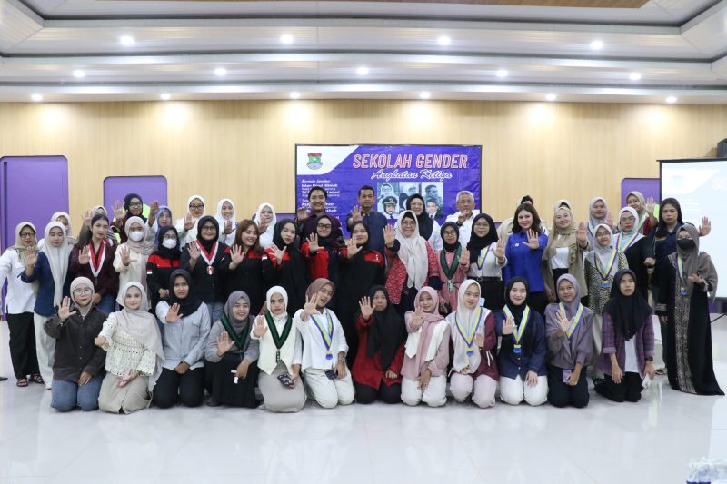 Wakil Bupati Tangerang, Intan Nurul Hikmah, membuka Sekolah Gender Angkatan III di Ruang Berlian Dinas Pemberdayaan Perempuan dan Perlindungan Anak (DP3A) Kabupaten Tangerang