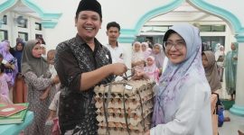 Bupati Pandeglang, Raden Dewi Setiani saat menghadiri gerakan pangan murah