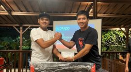 Penyerahan meja domino dari pengurus ORADO Provinsi Banten.