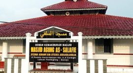 Bangunan Masjid As-Salafie di Kampung Caringin, Desa Caringin, Kecamatan Labuan, Kabupaten Pandeglang, yang merupakan Masjid bersejarah di Pandeglang.
