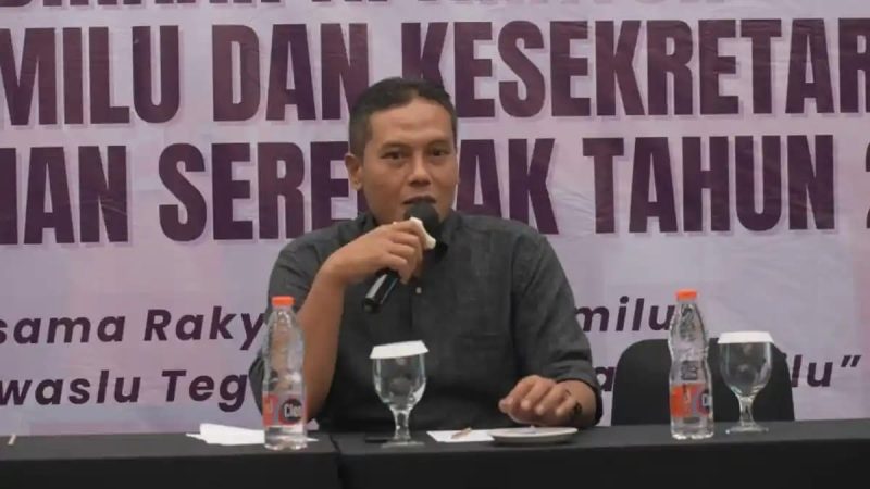 Penggiat Demokrasi Provinsi Banten, Nana Subana, menanggapi terkait pernyataan mantan Bupati Lebak dua periode, Mulyadi Jayabaya (JB) atas dugaan jual beli jabatan di lingkungan Pemerintah Kabupaten (Pemkab) Lebak.
