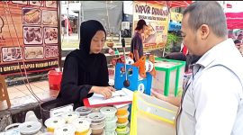 Balai Besar Pengawas Obat dan Makanan (BPOM) Serang menemukan satu jenis jajanan takjil yang positif mengandung zat berbahaya Rhodamin B saat melakukan inspeksi mendadak di pasar jajanan Ramadan di Kabupaten Pandeglang 