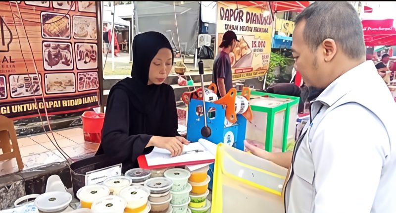 Balai Besar Pengawas Obat dan Makanan (BPOM) Serang menemukan satu jenis jajanan takjil yang positif mengandung zat berbahaya Rhodamin B saat melakukan inspeksi mendadak di pasar jajanan Ramadan di Kabupaten Pandeglang 