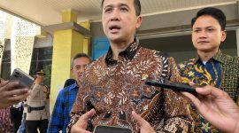 Menteri Transmigrasi Republik Indonesia, Muhammad Iftitah Sulaiman Suryanagara, saat diwawancarai media, Jumat (3/4/2026)