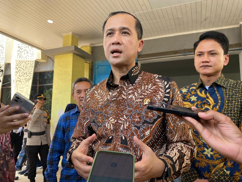 Menteri Transmigrasi Republik Indonesia, Muhammad Iftitah Sulaiman Suryanagara, saat diwawancarai media, Jumat (3/4/2026)