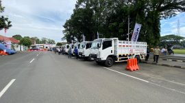 Puluhan Truk untuk Operasional KDKMP yang Terparkir di Depan Pendopo Bupati Lebak, Senin (6/4/2026).
