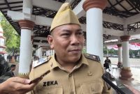 Kepala Disparpora Kota Serang, Zeka Bachdi saat Diwawancarai Awak Media, Selasa (7/4/2026), (PojokBanten.com)