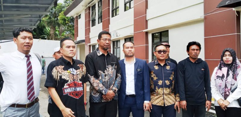 Proses mediasi gugatan PMH antara tukang ojek pangkalan dan Pemprov Banten di PN Pandeglang berujung damai dengan komitmen perbaikan jalan senilai Rp100 miliar.