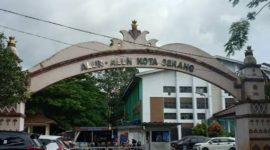Proyek revitalisasi Alun-alun Kota Serang dipastikan segera masuk tahap pelaksanaan setelah Pemerintah Kota (Pemkot) Serang melalui Dinas Pekerjaan Umum dan Penataan Ruang (DPUPR) Kota Serang menuntaskan proses lelang pengadaan. (PojokBanten.com)