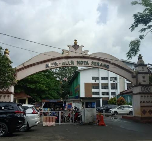 Proyek revitalisasi Alun-alun Kota Serang dipastikan segera masuk tahap pelaksanaan setelah Pemerintah Kota (Pemkot) Serang melalui Dinas Pekerjaan Umum dan Penataan Ruang (DPUPR) Kota Serang menuntaskan proses lelang pengadaan. (PojokBanten.com)