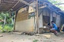 Kondisi gubuk reyot yang ditempati Suryadi bersama keluarganya di Kampung Cipasung, Desa Sukarendah, Kecamatan Warunggunung, Kabupaten Lebak, Banten, Minggu (26/4/2026).