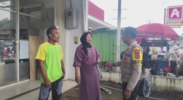 Seorang Irt asal Pandegalang tertipu orang tidak dikenal saat kenalan lewat hp