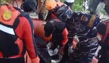 Seorang wisatawan asing asal China, SA Nuhai (41), yang berdomisili di Jakarta Barat dan dilaporkan hilang setelah tergulung ombak di Pantai Cibobos, Kabupaten Lebak, Banten, akhirnya ditemukan oleh tim SAR gabungan pada Senin (13/4/2026) pagi. (PojokBanten.com)