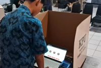 Simulasi e-Voting yang diikuti siswa SMAN 2 Rangkasbitung di Kantor KPU Kabupaten Lebak sebagai bagian dari sosialisasi pendidikan pemilih pemula. (PojokBanten.com)