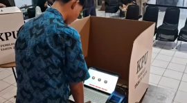 Simulasi e-Voting yang diikuti siswa SMAN 2 Rangkasbitung di Kantor KPU Kabupaten Lebak sebagai bagian dari sosialisasi pendidikan pemilih pemula. (PojokBanten.com)