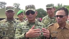 Pangdam III/Siliwangi Mayjen TNI Kosasih meninjau pembangunan jalan program Karya Bakti TNI Kodim 0601/Pandeglang di Kecamatan Cimanggu, Kabupaten Pandeglang, Banten, Rabu (13/5/2026).