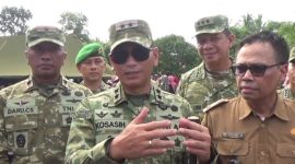 Pangdam III/Siliwangi Mayjen TNI Kosasih meninjau pembangunan jalan program Karya Bakti TNI Kodim 0601/Pandeglang di Kecamatan Cimanggu, Kabupaten Pandeglang, Banten, Rabu (13/5/2026).