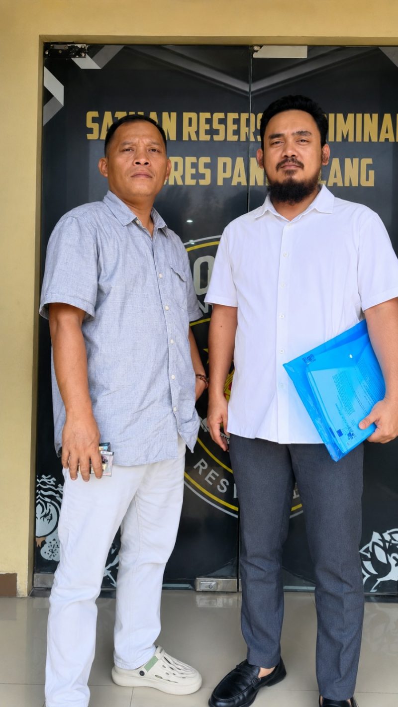 Ketua PLBH Langit Biru Cabang Pandeglang, Alfa Febri Ramadhan didampingi Advokat PLBH Langit Biru Cabang Pandeglang, Dede Sulaeman.