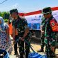 Danrem 064/Maulana Yusuf Brigjen TNI Daru Cahyadi Soeprapto didampingi Dandim 0601/Pandeglang Letkol Inf Afri Swandi Ritonga saat memberikan bantuan air bersih dan sembako di Desa Pasirgadung, Kecamatan Patia, Kabupaten Pandeglang.