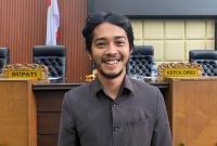 Anggota Komisi I DPRD Pandeglang dari Fraksi Partai Golkar, Miftahul Farid Sukur, mendesak Dinas Pendidikan, Kepemudaan, dan Olahraga (Disdikpora) segera melakukan pendataan menyeluruh terhadap seluruh sekolah berdasarkan tingkat kerusakannya, mulai dari rusak berat, rusak sedang, hingga kondisi yang masih layak.