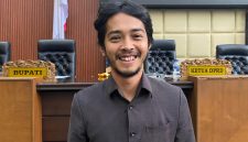 Anggota Komisi I DPRD Pandeglang dari Fraksi Partai Golkar, Miftahul Farid Sukur, mendesak Dinas Pendidikan, Kepemudaan, dan Olahraga (Disdikpora) segera melakukan pendataan menyeluruh terhadap seluruh sekolah berdasarkan tingkat kerusakannya, mulai dari rusak berat, rusak sedang, hingga kondisi yang masih layak.