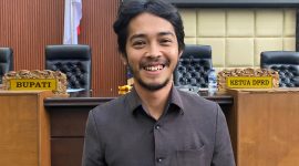 Anggota Komisi I DPRD Pandeglang dari Fraksi Partai Golkar, Miftahul Farid Sukur, mendesak Dinas Pendidikan, Kepemudaan, dan Olahraga (Disdikpora) segera melakukan pendataan menyeluruh terhadap seluruh sekolah berdasarkan tingkat kerusakannya, mulai dari rusak berat, rusak sedang, hingga kondisi yang masih layak.