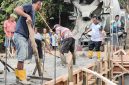Wakil Ketua Komisi II DPRD Provinsi Banten, Musa Weliansyah, bersama warga bergotong royong membangun Jembatan Leuwi Kukuk di Desa Sangiang, Kecamatan Malingping, Kabupaten Lebak, Kamis (30/7/2026). Jembatan permanen tersebut dibangun secara swadaya menggunakan dana pribadi untuk memulihkan akses penghubung Desa Sangiang dan Desa
