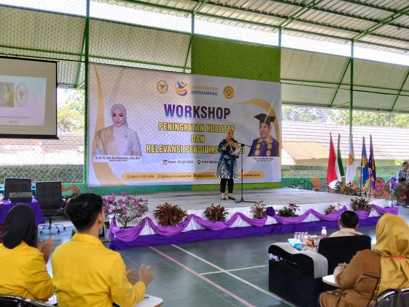 Anggota Komisi X DPR RI, Adde Rosi Khoerunnisa, saat sambutan di acara Workshop Peningkatan Kualitas dan Relevansi Perguruan Tinggi di STKIP Mutiara Banten.