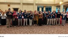 Caption : Anggota Komisi X DPR RI, Adde Rosi Khoerunnisa saat foto bersama di acara Fokus Group Discussion pelaksanaan sensus ekonomi 2026.
