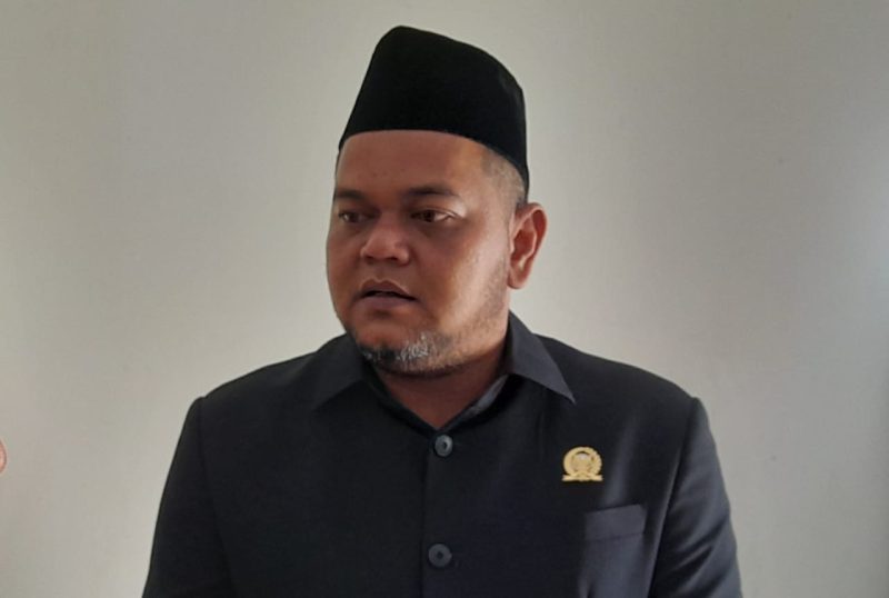 Anggota DPRD Kabupaten Lebak Regen Abdul Aris mendesak Puskesmas memaksimalkan pelayanan dan memperkuat sosialisasi kepada masyarakat menyusul lonjakan pasien hingga 113 orang di IGD RSUD dr. Adjidarmo Rangkasbitung, Lebak, Banten.