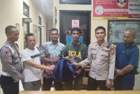 Seorang pria asal Kabupaten Manggarai, Nusa Tenggara Timur (NTT), Syuaib bin Muhamad Tahir Bolong (23), ditemukan seorang diri di sebuah saung di areal perkebunan Desa Intenjaya, Kecamatan Cimarga, Kabupaten Lebak, Banten, Jumat (25/9/2026).