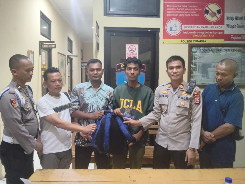 Seorang pria asal Kabupaten Manggarai, Nusa Tenggara Timur (NTT), Syuaib bin Muhamad Tahir Bolong (23), ditemukan seorang diri di sebuah saung di areal perkebunan Desa Intenjaya, Kecamatan Cimarga, Kabupaten Lebak, Banten, Jumat (25/9/2026).