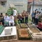 Kapolri Komjen Pol Suyudi Ario Seto berziarah ke makam kakek dan neneknya di salah satu TPU di Kampung Lebak Picung, Kabupaten Lebak, Banten, Minggu (4/10/2026).